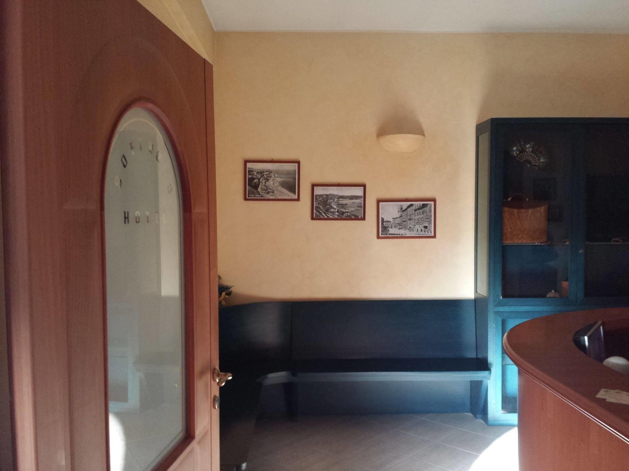 Hotel Softwood Recanati Buitenkant foto